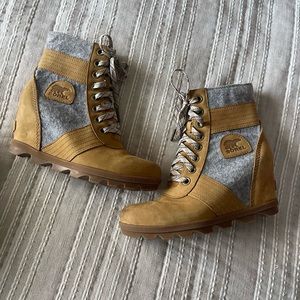 Sorel booties size 8.5